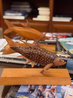 New handcrafted lodge decoration and souvenirs directly from Leo Morales’ hands, a local artist creation is always well appreciated.  All carved in endemic hardwoods.